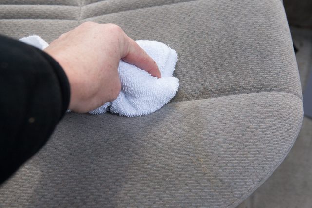 Làm thế nào để làm sạch Sofa vải