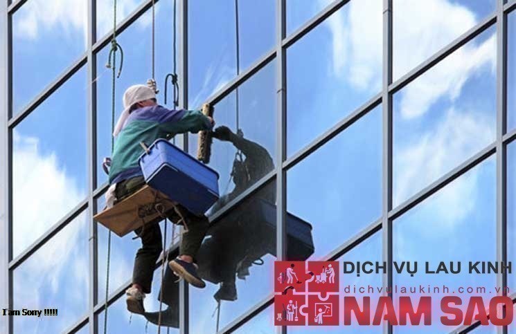 Các phương pháp lau kính nhà cao tầng an toàn hiệu quả