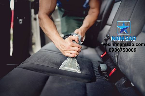 Hướng dẫn chi tiết vệ sinh nội thất xe ô tô đúng cách
