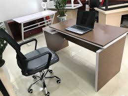 Cách tốt nhất để làm sạch ghế văn phòng bằng vải